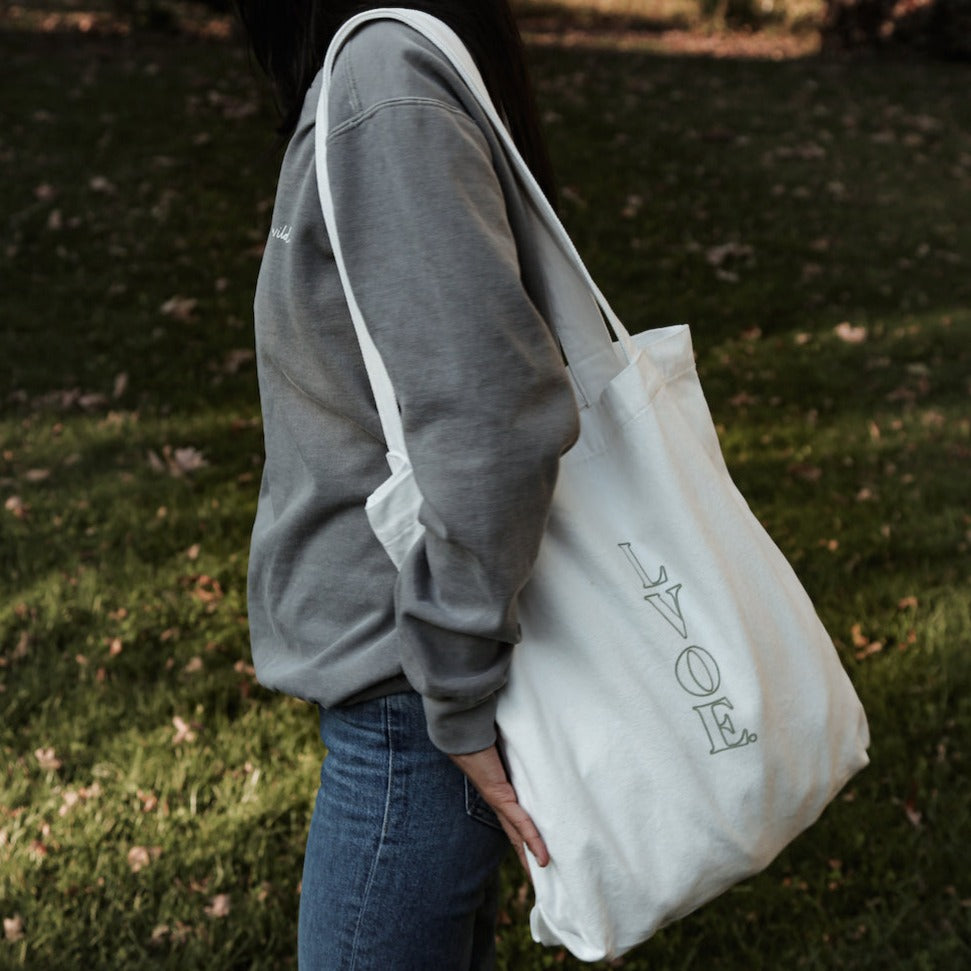LVOE Tote Lifestyle